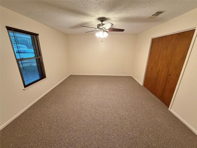 913 Cannan Drive, Angleton, TX 77515