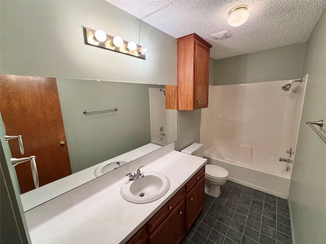 913 Cannan Drive, Angleton, TX 77515