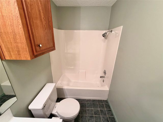 913 Cannan Drive, Angleton, TX 77515