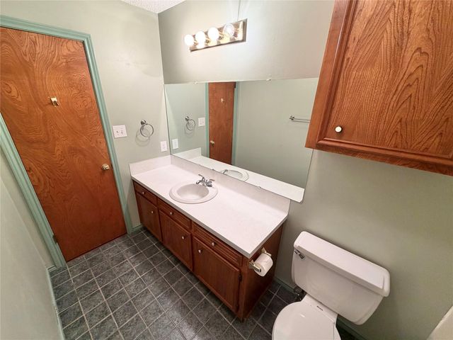 913 Cannan Drive, Angleton, TX 77515