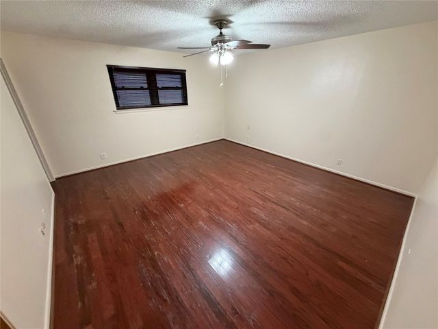 913 Cannan Drive, Angleton, TX 77515