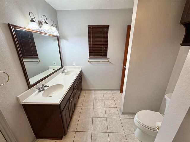 913 Cannan Drive, Angleton, TX 77515