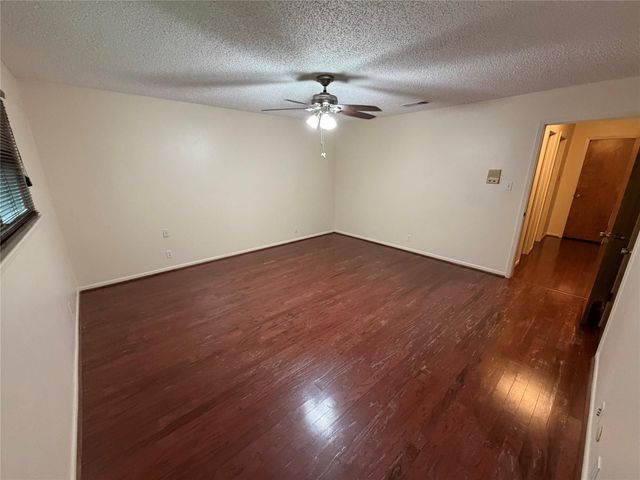 913 Cannan Drive, Angleton, TX 77515