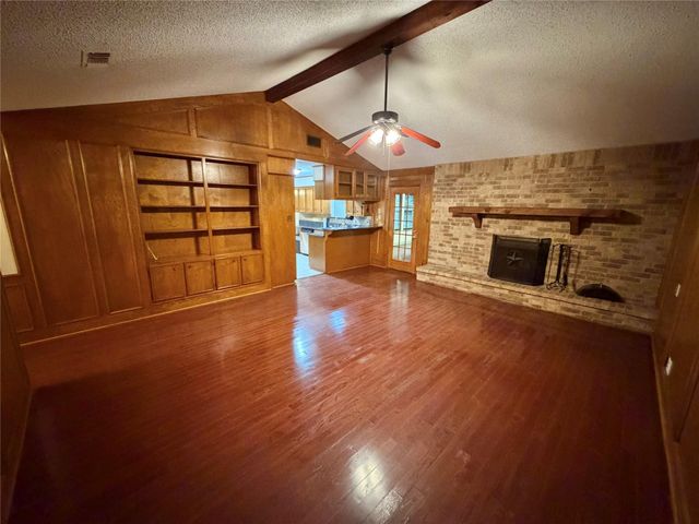 913 Cannan Drive, Angleton, TX 77515