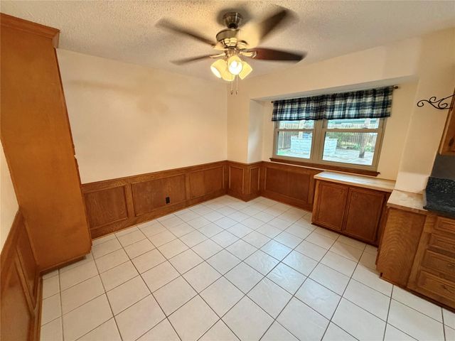913 Cannan Drive, Angleton, TX 77515