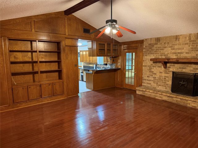 913 Cannan Drive, Angleton, TX 77515