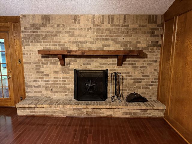 913 Cannan Drive, Angleton, TX 77515