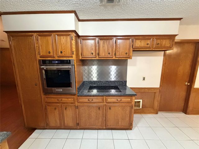 913 Cannan Drive, Angleton, TX 77515