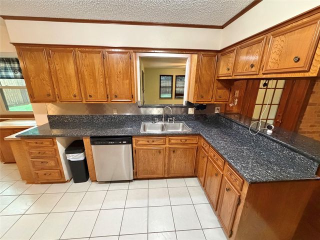 913 Cannan Drive, Angleton, TX 77515