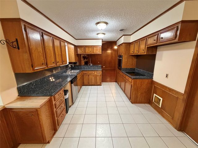 913 Cannan Drive, Angleton, TX 77515