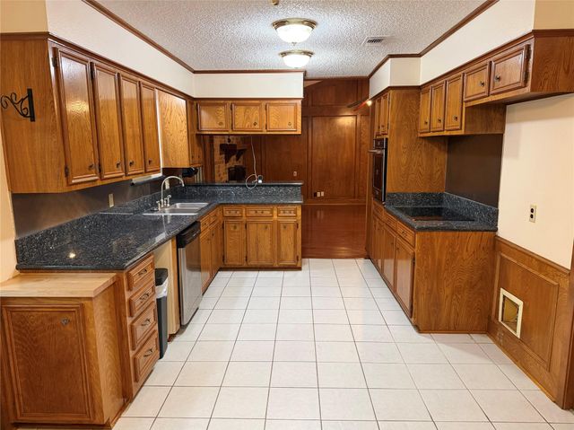 913 Cannan Drive, Angleton, TX 77515