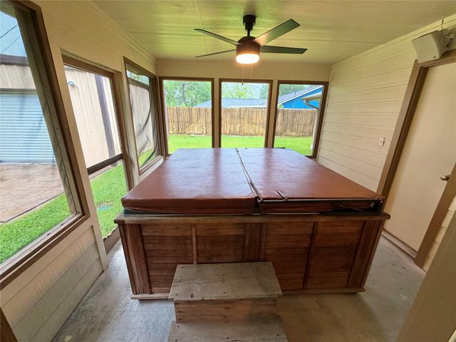 913 Cannan Drive, Angleton, TX 77515
