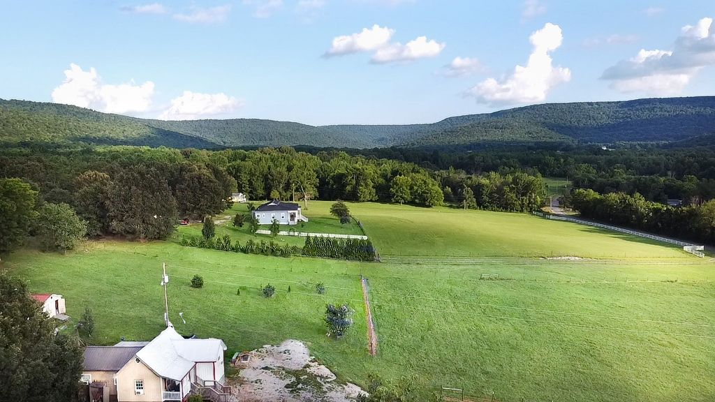 1055 Chestnut Grove Rd, Morrison, TN 37357