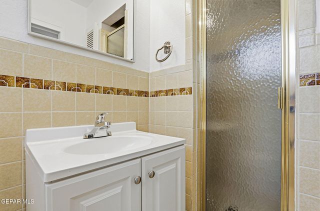 6033 ALCALDE Avenue, El Paso, TX 79912