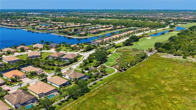 9343 Fieldstone LN, Naples, FL 34120