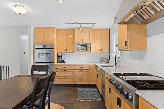 10359 Huntington Drive, Eden Prairie, MN 55347