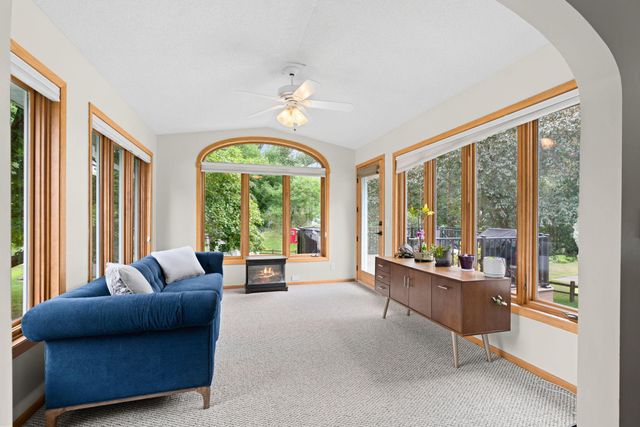 10359 Huntington Drive, Eden Prairie, MN 55347