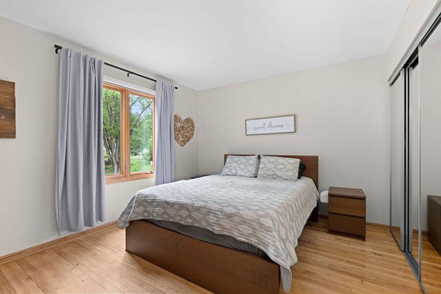 10359 Huntington Drive, Eden Prairie, MN 55347