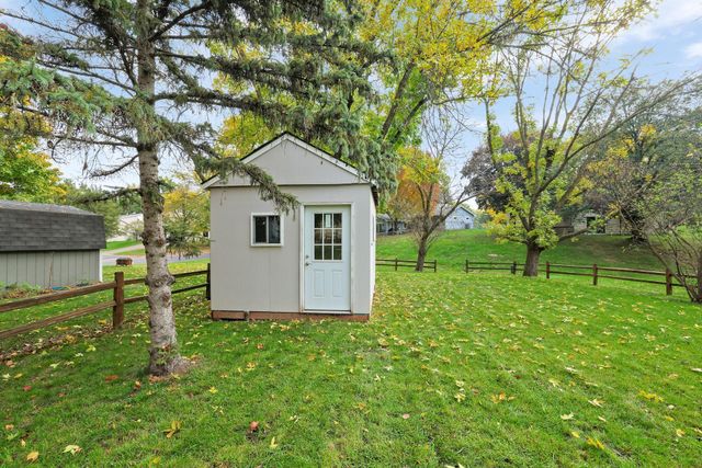 10359 Huntington Drive, Eden Prairie, MN 55347