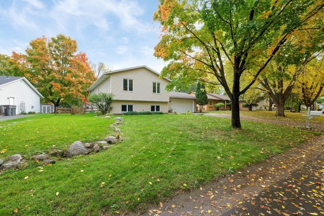 10359 Huntington Drive, Eden Prairie, MN 55347