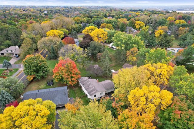 10359 Huntington Drive, Eden Prairie, MN 55347
