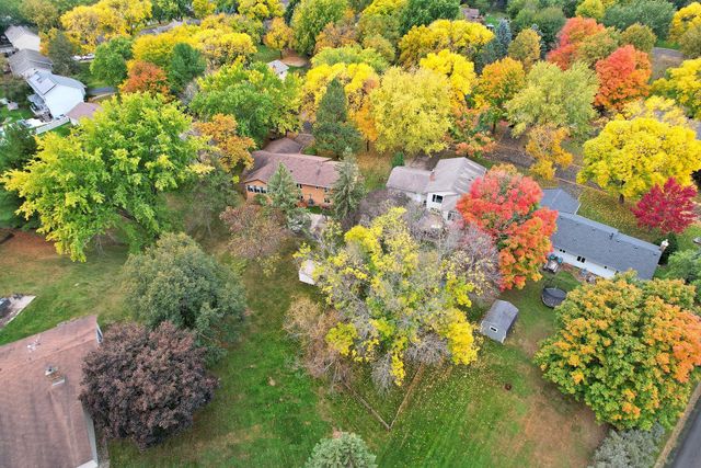 10359 Huntington Drive, Eden Prairie, MN 55347