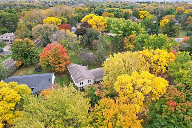 10359 Huntington Drive, Eden Prairie, MN 55347