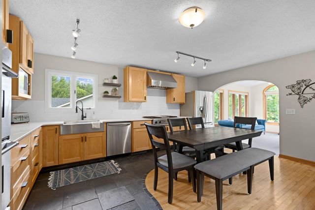 10359 Huntington Drive, Eden Prairie, MN 55347