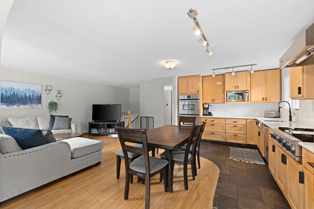10359 Huntington Drive, Eden Prairie, MN 55347