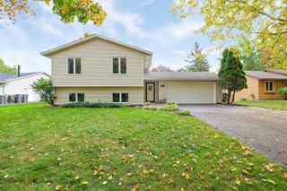 10359 Huntington Drive, Eden Prairie, MN 55347