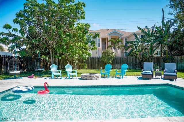 560 E Valley DR, Bonita Springs, FL 34134