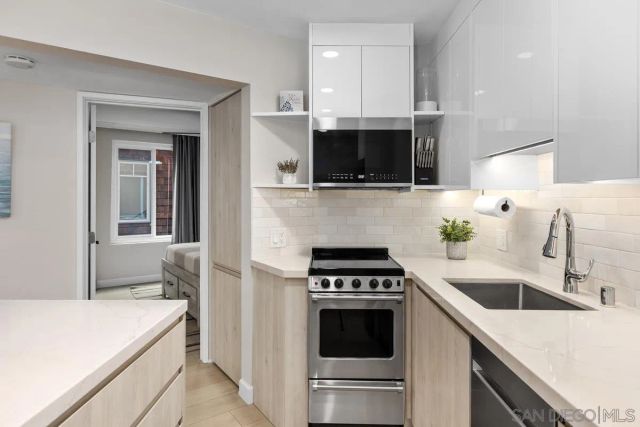 8040 Girard Ave 2, La Jolla, CA 92037