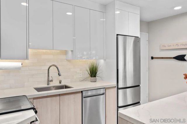 8040 Girard Ave 2, La Jolla, CA 92037