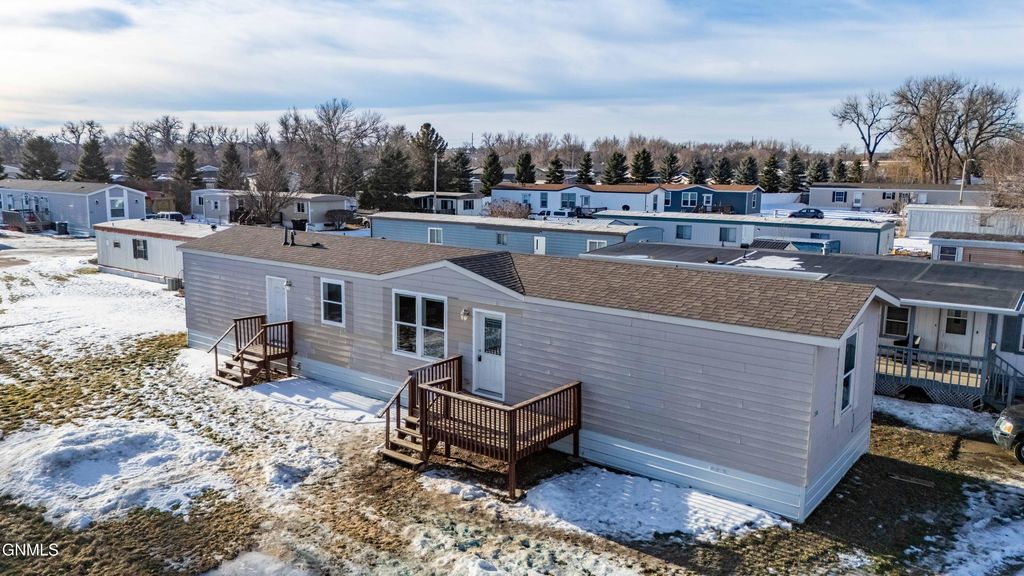 1305 Pioneer Trail, Mandan, ND 58554