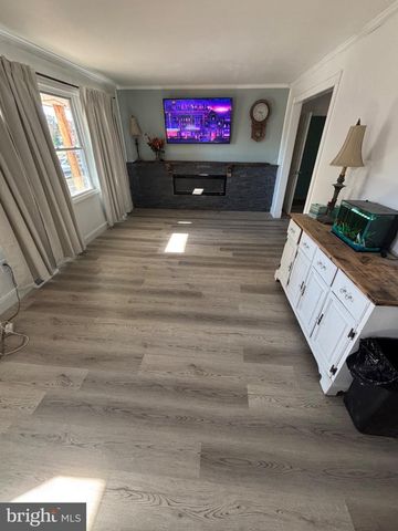 40 WOODLANE DR, Blackwood, NJ 08012