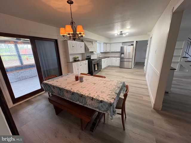 40 WOODLANE DR, Blackwood, NJ 08012