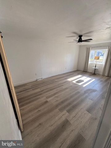 40 WOODLANE DR, Blackwood, NJ 08012