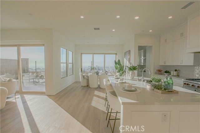 137 Oakstone, Irvine, CA 92618