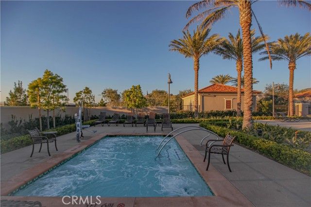 137 Oakstone, Irvine, CA 92618