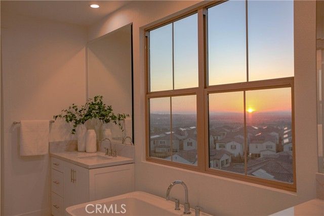 137 Oakstone, Irvine, CA 92618