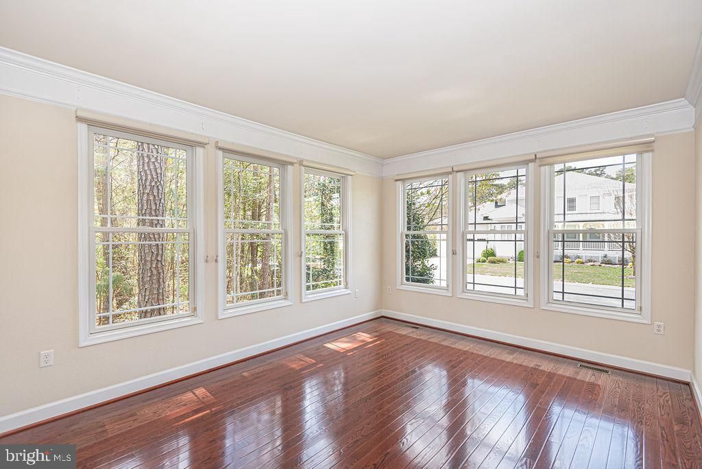 Image 10 of property listing at 11834 MAN O WAR LN, Berlin, MD 21811