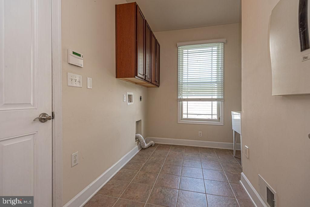 Image 31 of property listing at 11834 MAN O WAR LN, Berlin, MD 21811