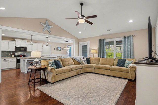 141 Penn Circle, Galivants Ferry, SC 29544