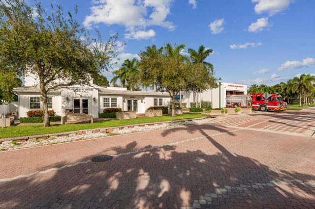 140 Inlet Way 312, Palm Beach Shores, FL 33404