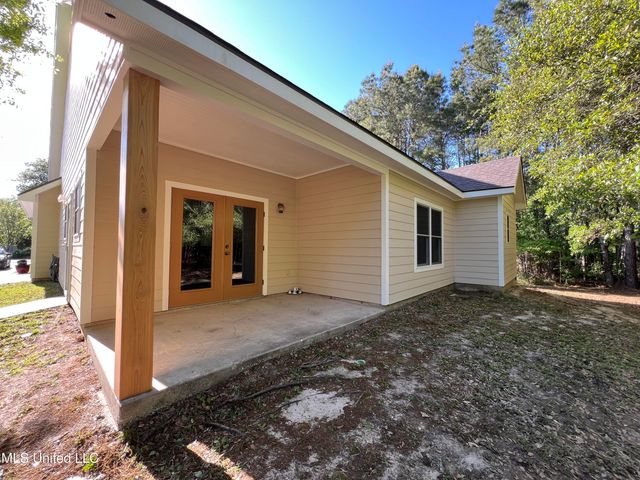 504 Taylor Trail Trail, Waveland, MS 39576