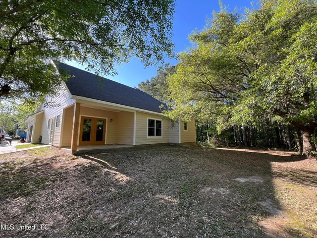 504 Taylor Trail Trail, Waveland, MS 39576