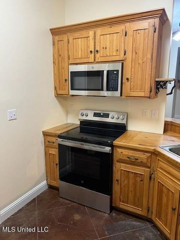 504 Taylor Trail Trail, Waveland, MS 39576