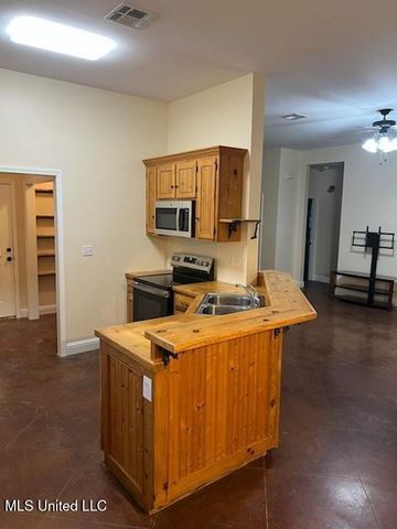 504 Taylor Trail Trail, Waveland, MS 39576