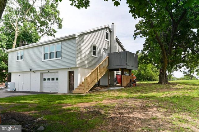 2217 CHARLES TOWN RD, Kearneysville, WV 25430