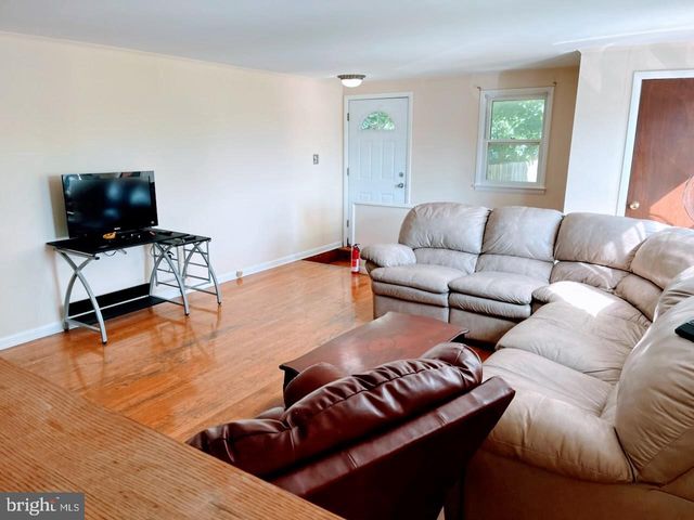 2217 CHARLES TOWN RD, Kearneysville, WV 25430